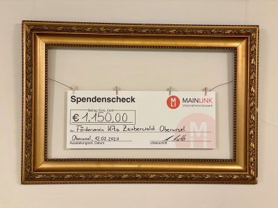 2020-02_Foto-Scheckuebergabe_Scheck